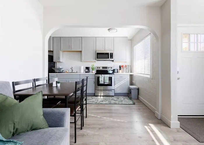 Spacious 2br Condo, Steps To Downtown Gilbert, King Bed & Laundry *