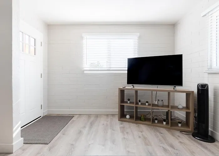 Apartment Spacious 2br Condo, Steps To Downtown Gilbert, King Bed & Laundry *