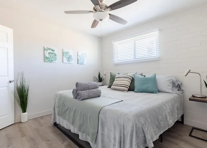 Spacious 2br Condo, Steps To Downtown Gilbert, King Bed & Laundry *