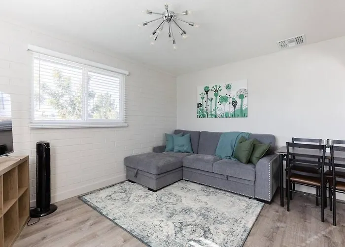 Spacious 2br Condo, Steps To Downtown Gilbert, King Bed & Laundry Gilbert