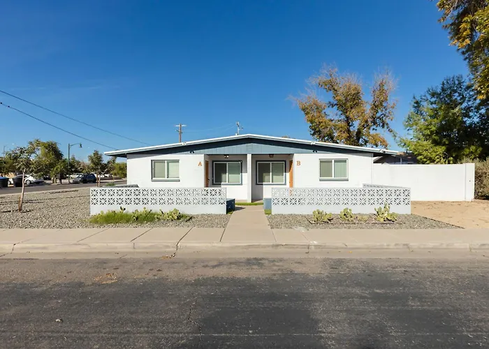 Spacious 2br Condo, Steps To Downtown Gilbert, King Bed & Laundry