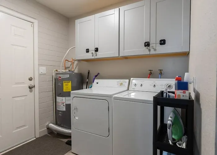Spacious 2br Condo, Steps To Downtown Gilbert, King Bed & Laundry Apartment