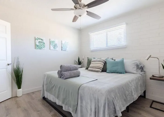 Apartment Spacious 2br Condo, Steps To Downtown Gilbert, King Bed & Laundry
