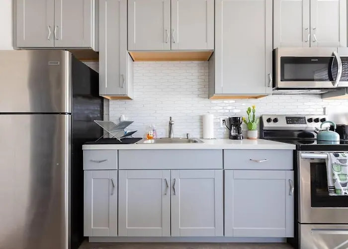 Apartment Spacious 2br Condo, Steps To Downtown Gilbert, King Bed & Laundry *