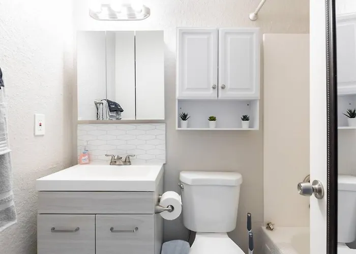 Apartment Spacious 2br Condo, Steps To Downtown Gilbert, King Bed & Laundry Gilbert