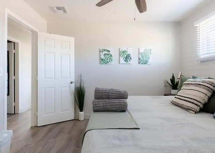 Apartment Spacious 2br Condo, Steps To Downtown Gilbert, King Bed & Laundry