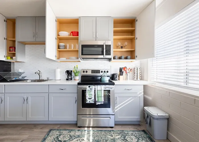 Spacious 2br Condo, Steps To Downtown Gilbert, King Bed & Laundry Apartment