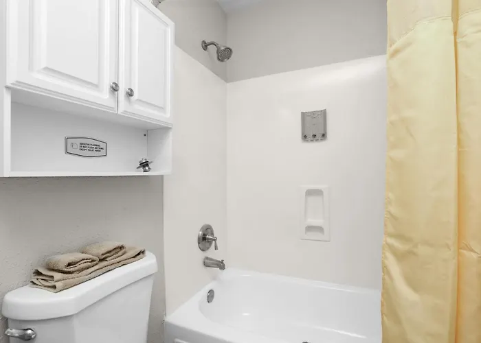 Spacious 2br Condo, Steps To Downtown Gilbert, King Bed & Laundry Apartament Gilbert