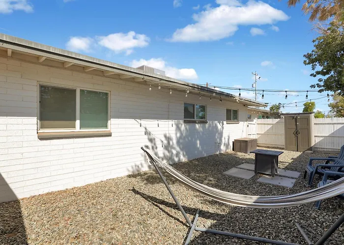 Spacious 2br Condo, Steps To Downtown Gilbert, King Bed & Laundry Apartament *