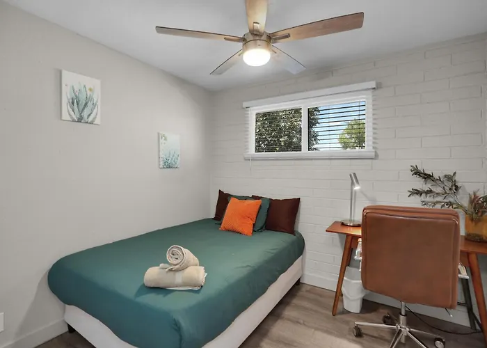 Spacious 2br Condo, Steps To Downtown Gilbert, King Bed & Laundry Apartament *