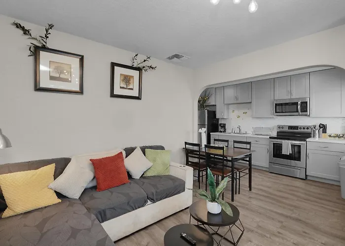Spacious 2br Condo, Steps To Downtown Gilbert, King Bed & Laundry