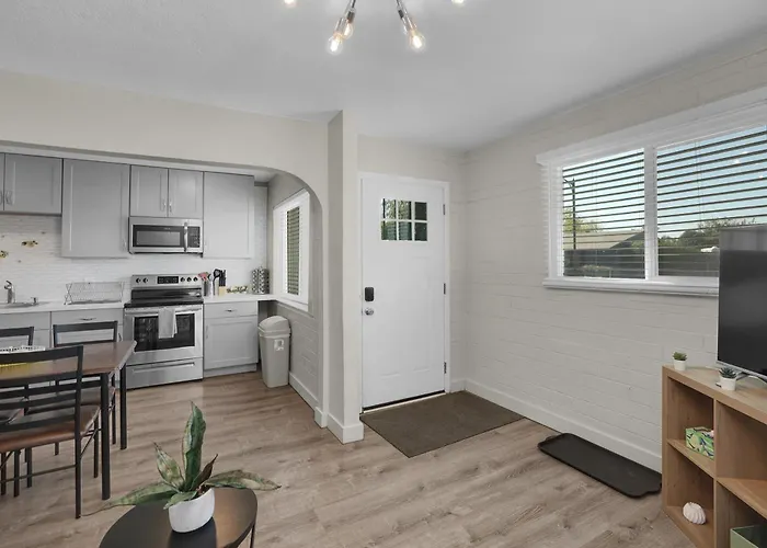 Spacious 2br Condo, Steps To Downtown Gilbert, King Bed & Laundry Apartament *