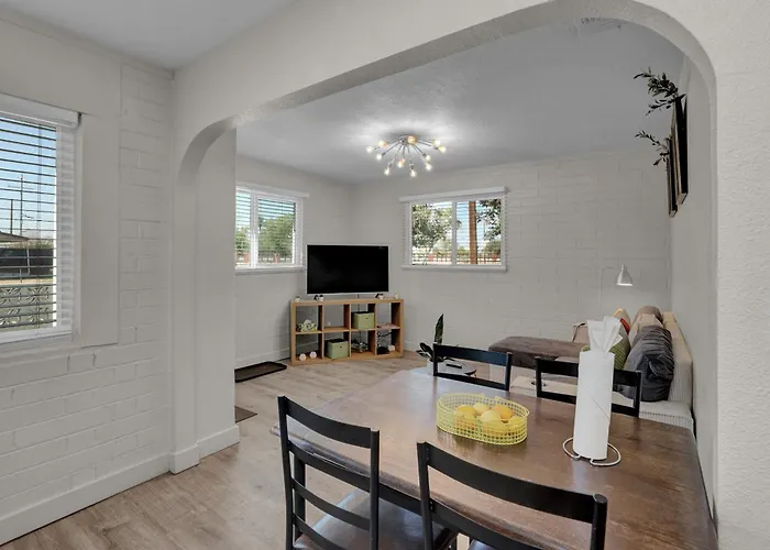 Apartment Spacious 2br Condo, Steps To Downtown Gilbert, King Bed & Laundry *