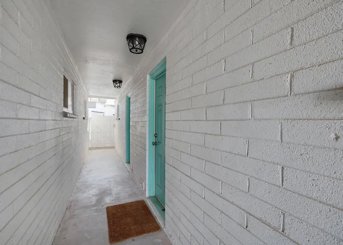 Spacious 2br Condo, Steps To Downtown Gilbert, King Bed & Laundry