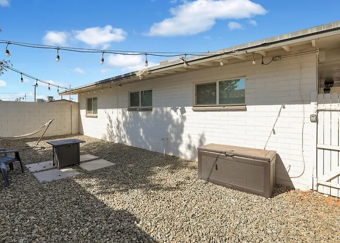 Spacious 2br Condo, Steps To Downtown Gilbert, King Bed & Laundry *