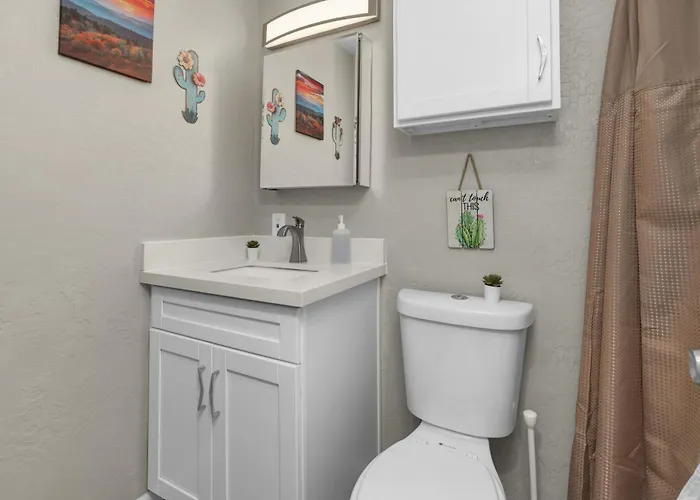 Spacious 2br Condo, Steps To Downtown Gilbert, King Bed & Laundry Apartament *