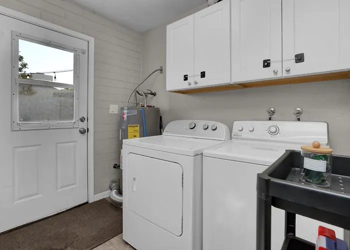 Spacious 2br Condo, Steps To Downtown Gilbert, King Bed & Laundry *