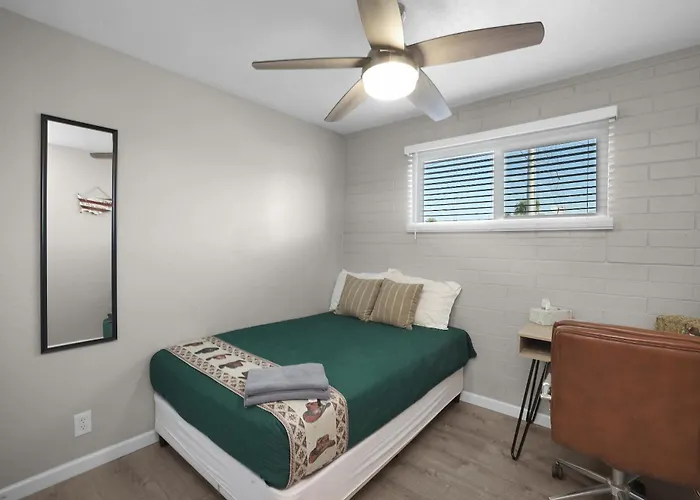 Spacious 2br Condo, Steps To Downtown Gilbert, King Bed & Laundry