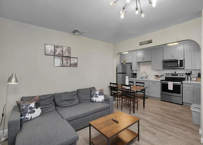 Spacious 2br Condo, Steps To Downtown Gilbert, King Bed & Laundry Apartament