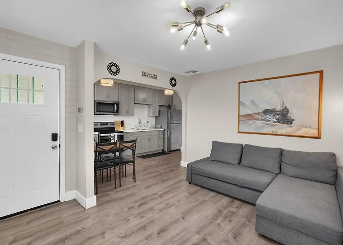 Spacious 2br Condo, Steps To Downtown Gilbert, King Bed & Laundry Apartament