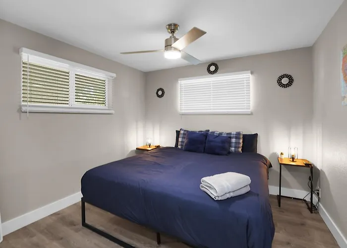 Apartament Spacious 2br Condo, Steps To Downtown Gilbert, King Bed & Laundry