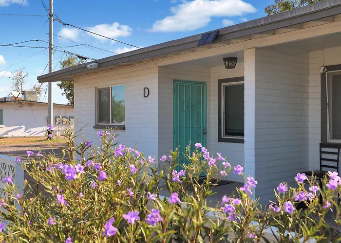 Spacious 2br Condo, Steps To Downtown Gilbert, King Bed & Laundry Apartament *