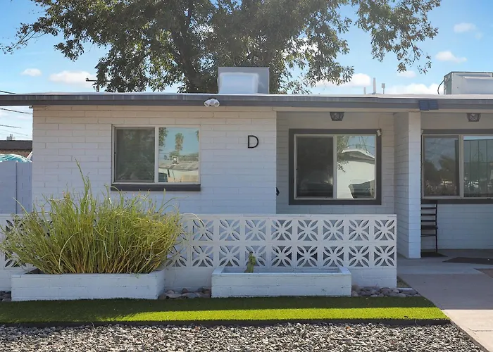 Spacious 2br Condo, Steps To Downtown Gilbert, King Bed & Laundry Gilbert