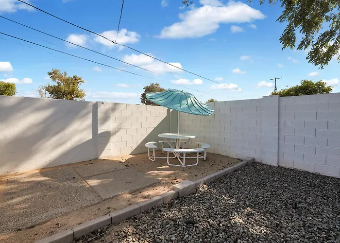 Spacious 2br Condo, Steps To Downtown Gilbert, King Bed & Laundry