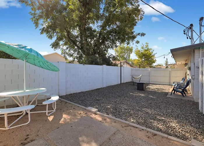 Spacious 2br Condo, Steps To Downtown Gilbert, King Bed & Laundry