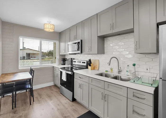 Spacious 2br Condo, Steps To Downtown Gilbert, King Bed & Laundry Apartament *