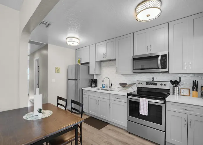 Apartament Spacious 2br Condo, Steps To Downtown Gilbert, King Bed & Laundry